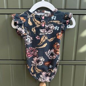 EUC Snuggle Hunny SOLD OUT “Belle” Short Sleeve Flutter Bodysuit (Size 3-6mo.)